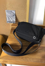 Load image into Gallery viewer, Essential crossbody

