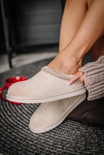 Load image into Gallery viewer, Hugg Slipper Shoe
