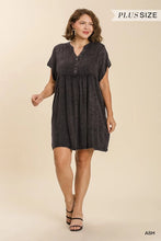Load image into Gallery viewer, Evie Curvy Dress
