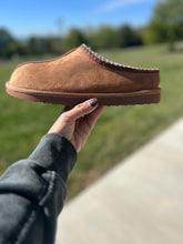 Load image into Gallery viewer, Hugg Slipper Shoe
